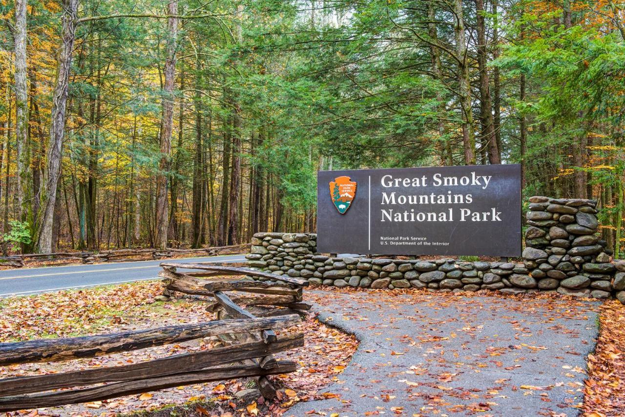 Family Ties Lodge Gatlinburg Exterior photo